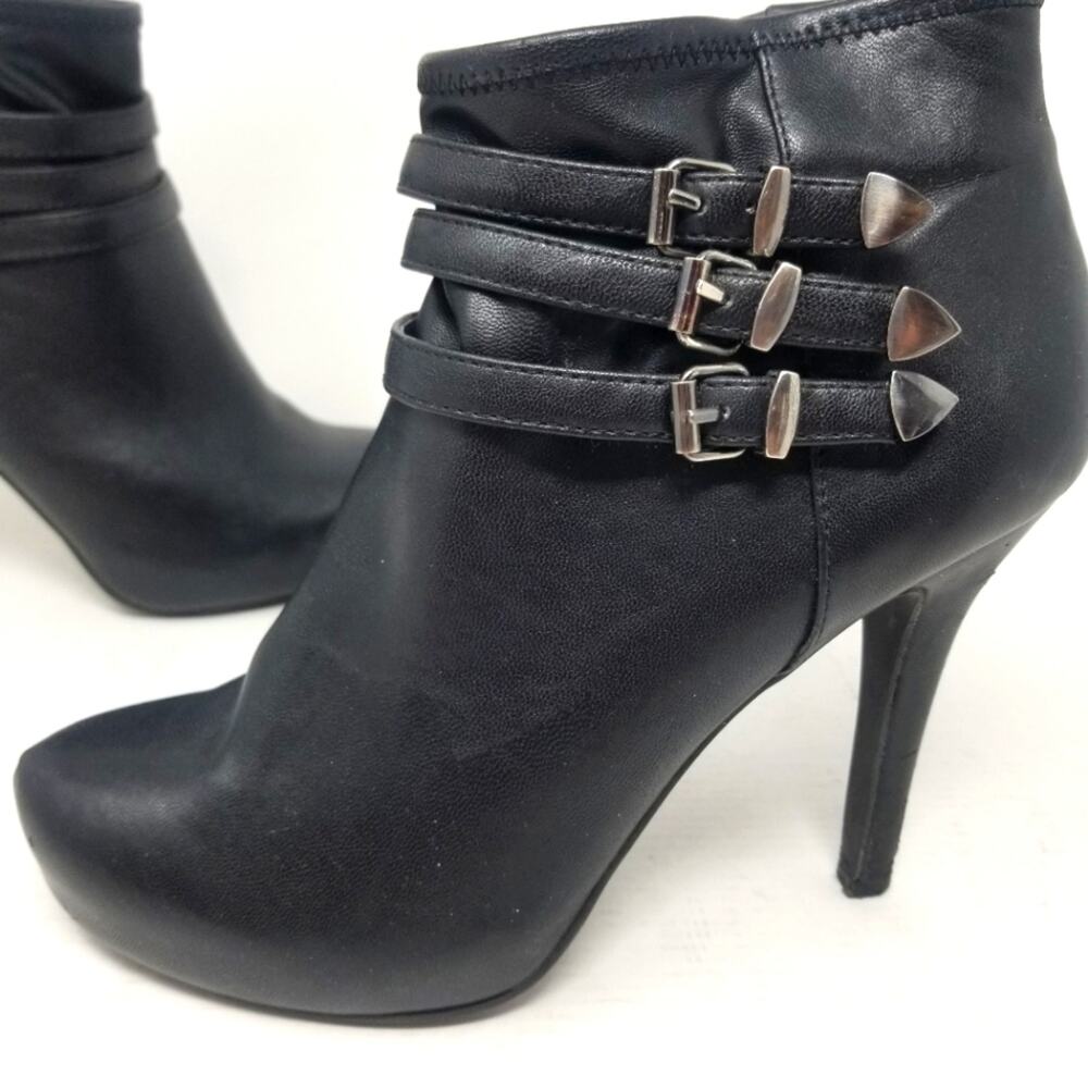 BCBGeneration Black Ankle Boots Size‎ 7.5